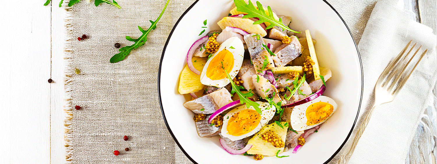 Сытный картофельный салат с сельдью